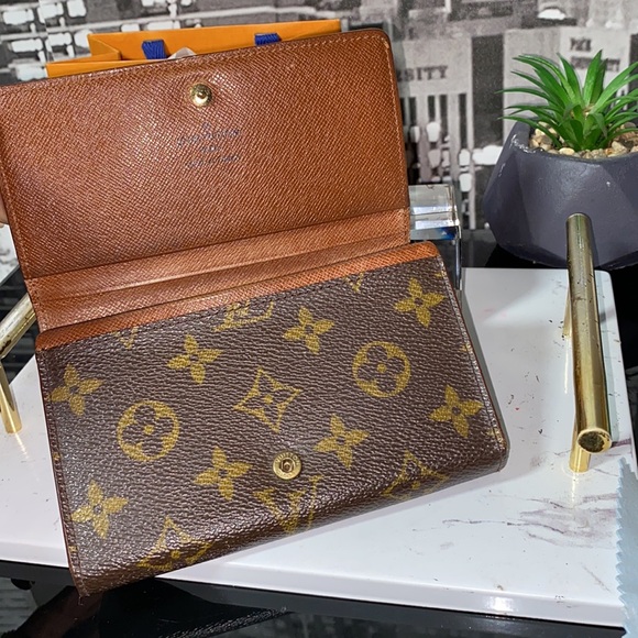 Authentic Louis Vuitton Monogram Bifold Zippy Wallet - Picture 9 of 15